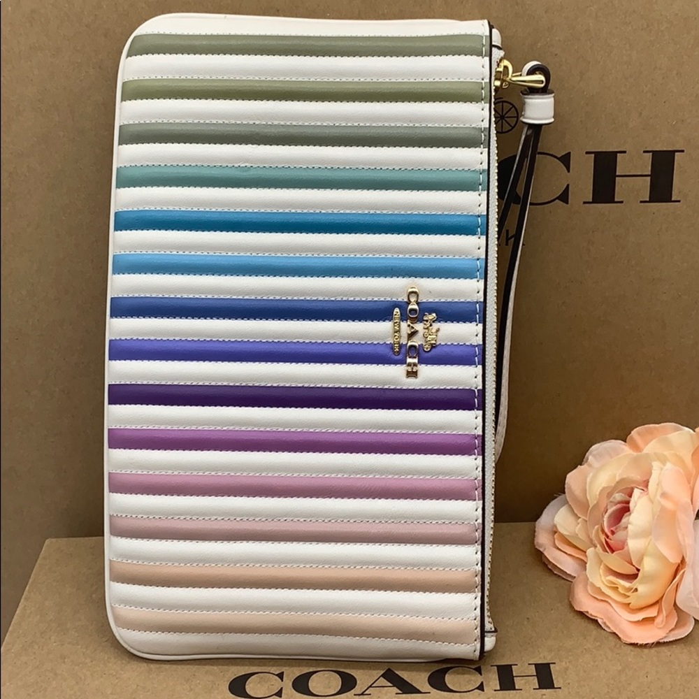 COACH LARGE WRISTLET WITH OMBRE QUILTING
IM/CHALK - Picture 9 of 16